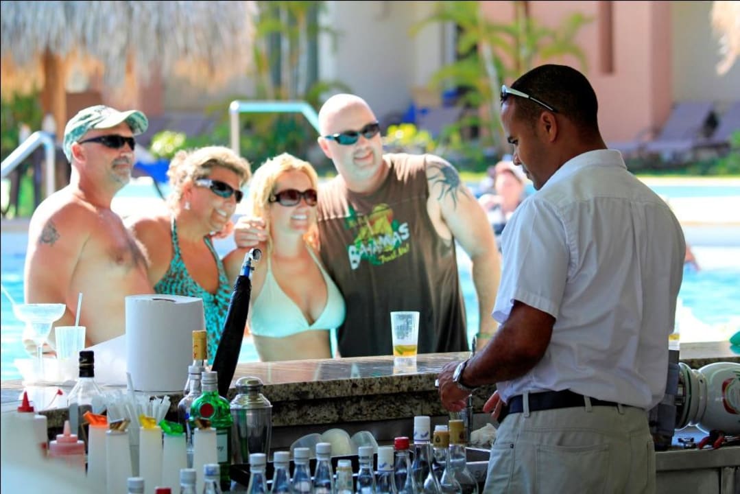 Poolbar Secrets Royal Beach Punta Cana - Adults only