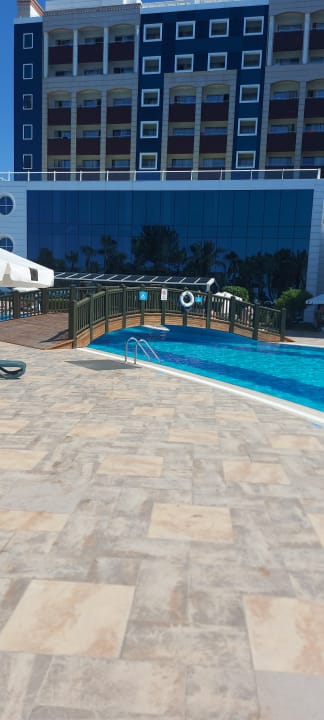 Pool Kamelya Aishen Club