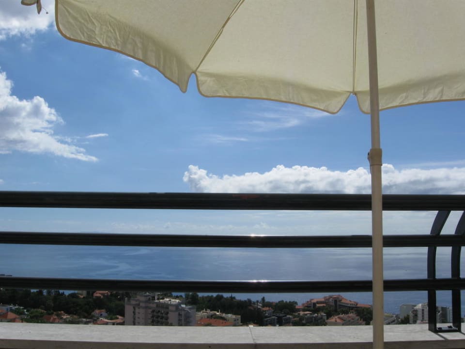 Ausblick vom Pool Hotel Madeira Panoramico