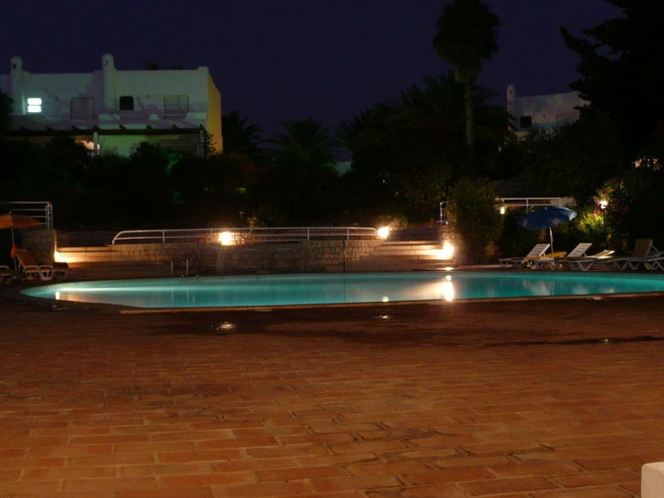 Pool bei Nacht Hotel Vila Gaivota