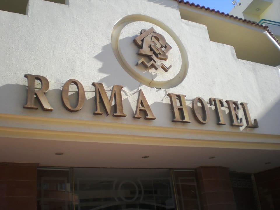 Symbol - logo przed wejściem do hotelu Dexon Roma Hotel