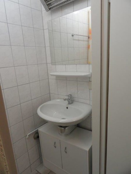 Etagendusche direkt gegenüber Zimmer 25a Hotel am Fischmarkt