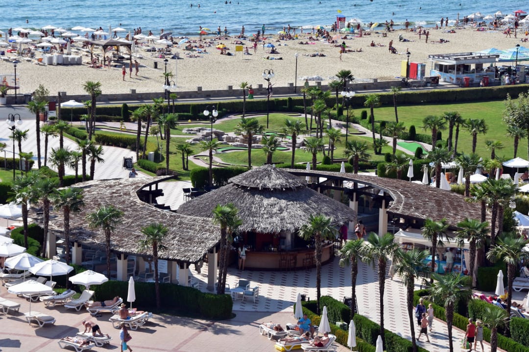 Poolbar DIT Majestic Beach Resort