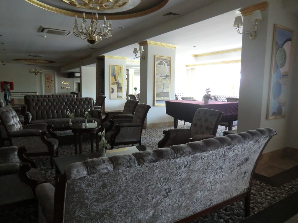 Lobby Crystal Tat Beach