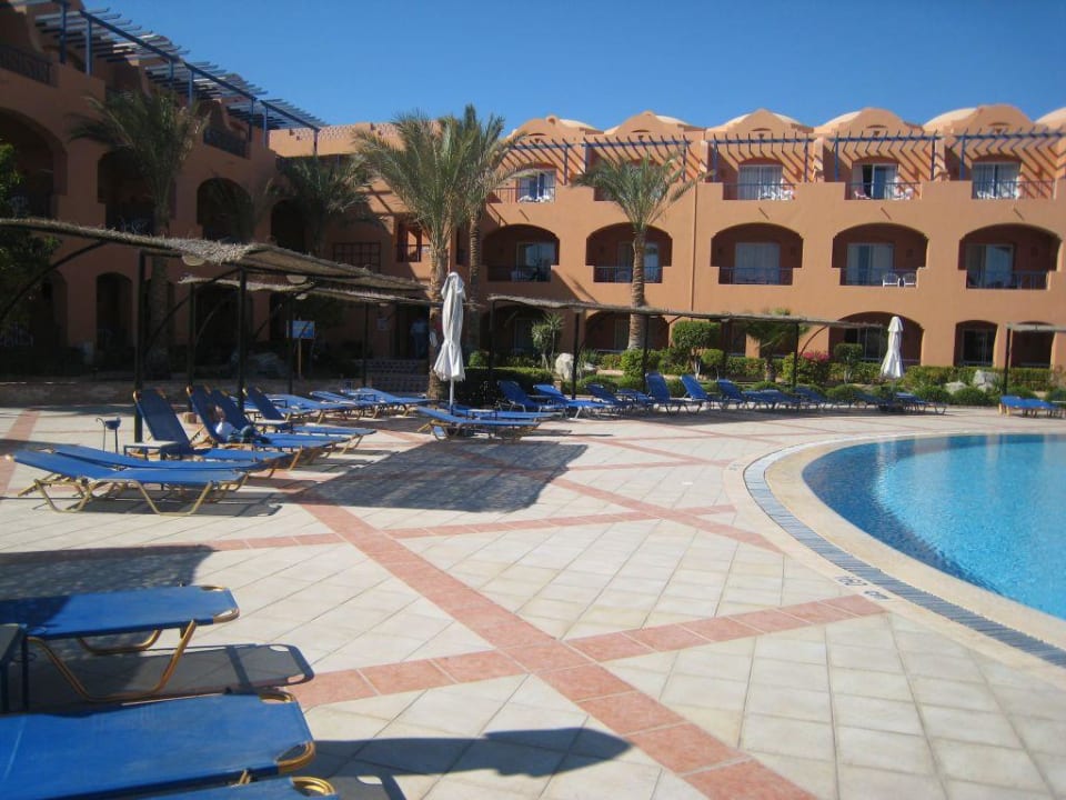 Pool und Gebäude im Family-Teil Jaz Makadi Oasis Resort