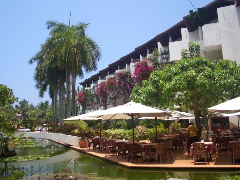 Blick vom Restaurant zum Garten  Hotel Lanka Princess Ayurveda