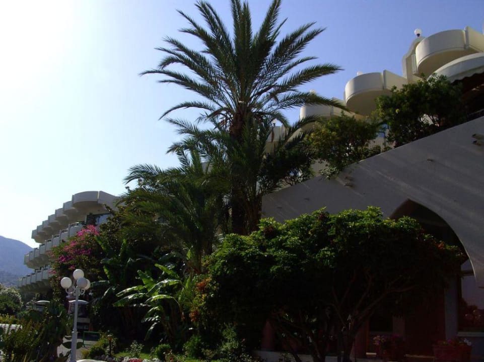 Blick aufs Haupthaus Atrium Palace Thalasso Spa Resort & Villas