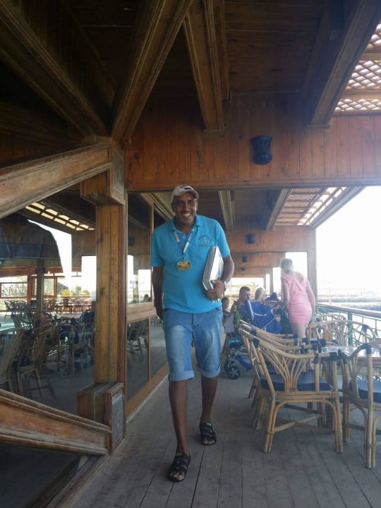 Mahmoud bietet im Hotel Ausflüge an Desert Rose