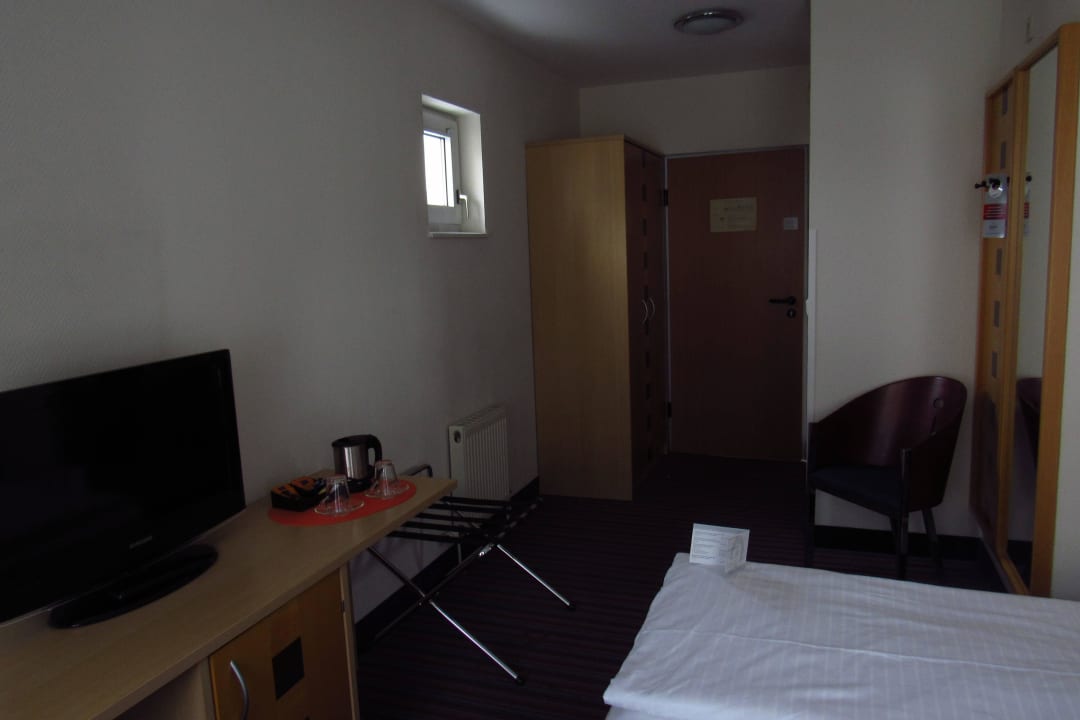 Widok na zestaw kawowy ACHAT Hotel Dresden Elbufer