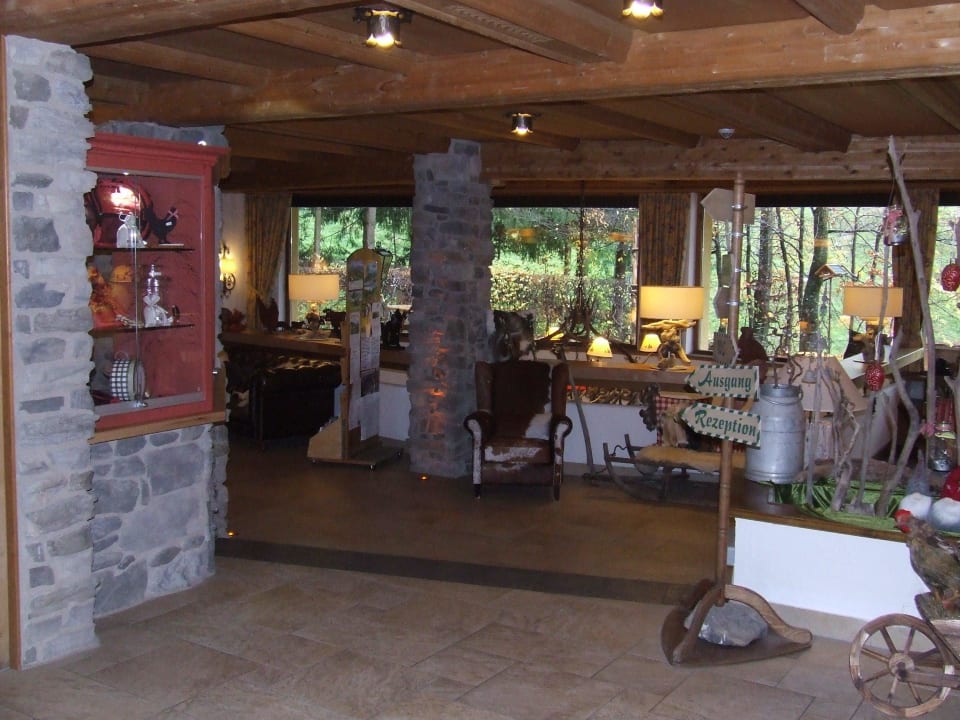 Bar mit freiem Blick ins Tal Hotel Tanneck