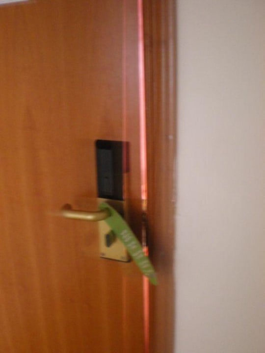 Der Spalt an der Eingangstür  Club Hotel Drago Park
