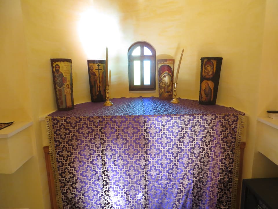 Die kleine Kirche auf dem Hotelgelände Anissa Beach & Village