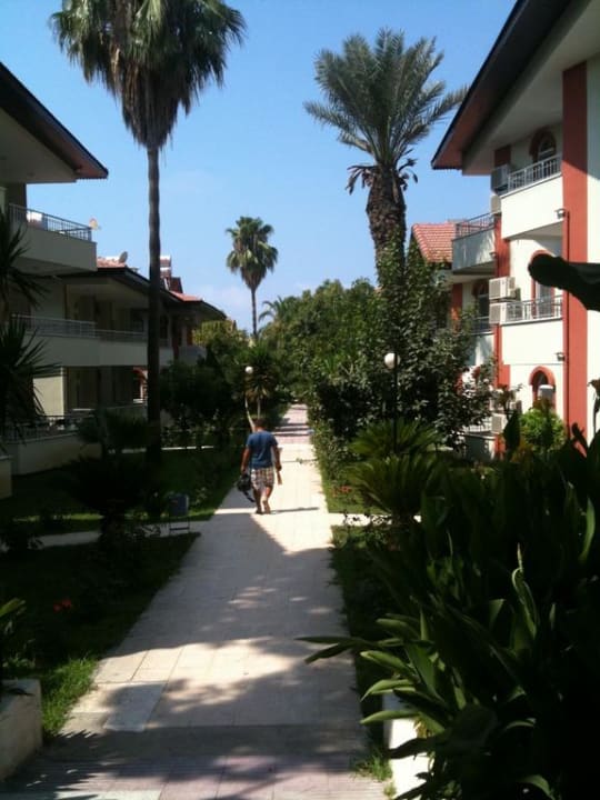 Der Weg zum Meer zirka 100 Meter Hotel Sirma