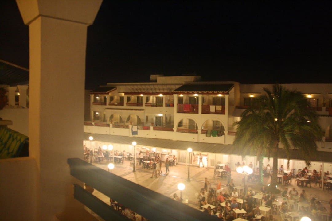 Restaurant bei Nacht Calimera Fido Gardens