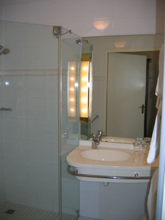 Badezimmer Victor's Residenz Hotel Leipzig