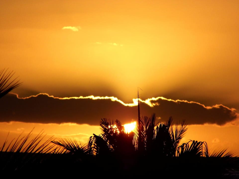Herrlicher Sonnenuntergang bei 24 °C Lagos de Fañabé Beach Resort
