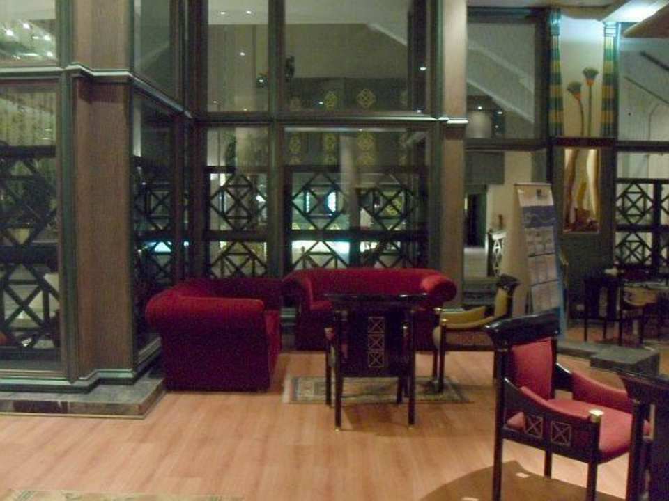 Gemütliche Ecke in der Lobby Pyramisa Island Hotel Aswan