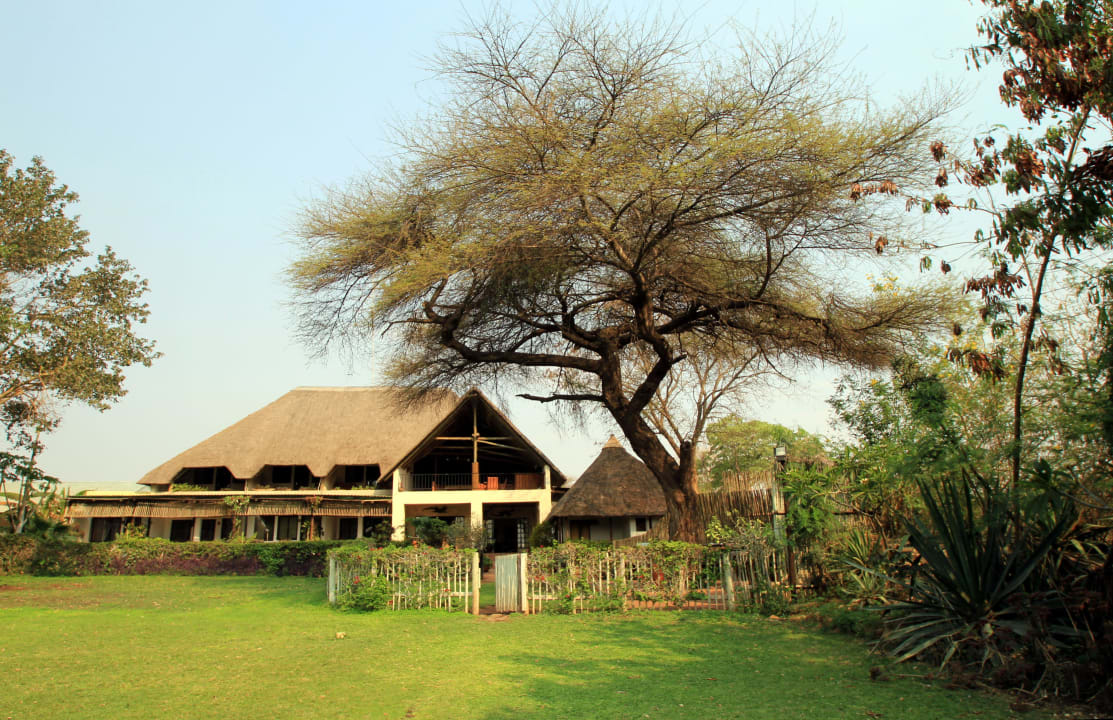 Lodge von der Gartenseite Hotel The Garden Lodge On The Chobe River