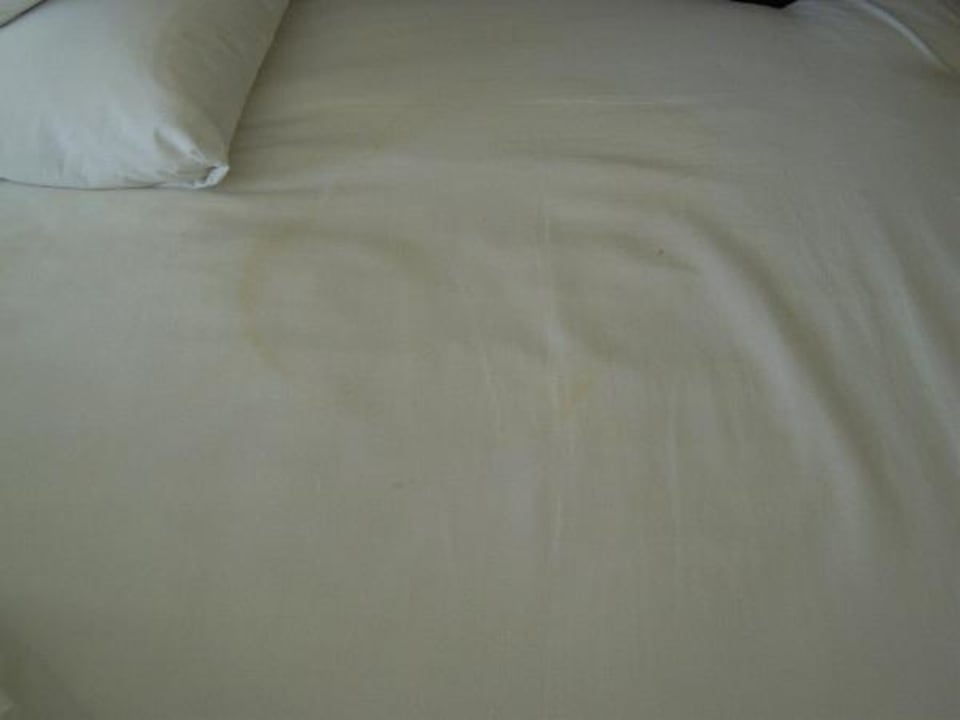 Vollgepinkelte Bettwäsche Wyndham Garden Salalah Mirbat