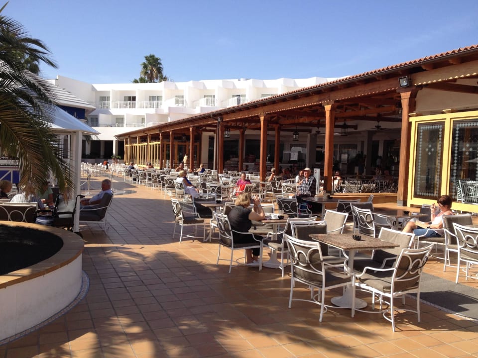Aussenbereich vor dem Restaurant Hotel Riu Paraiso Lanzarote