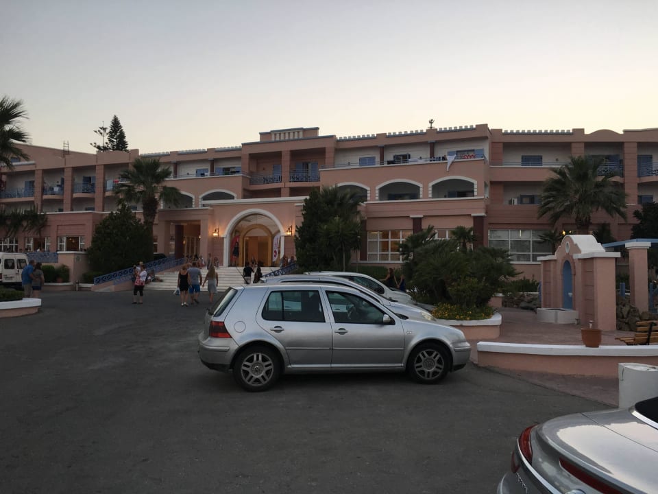 Auffahrt und Eingang Mitsis Rodos Village