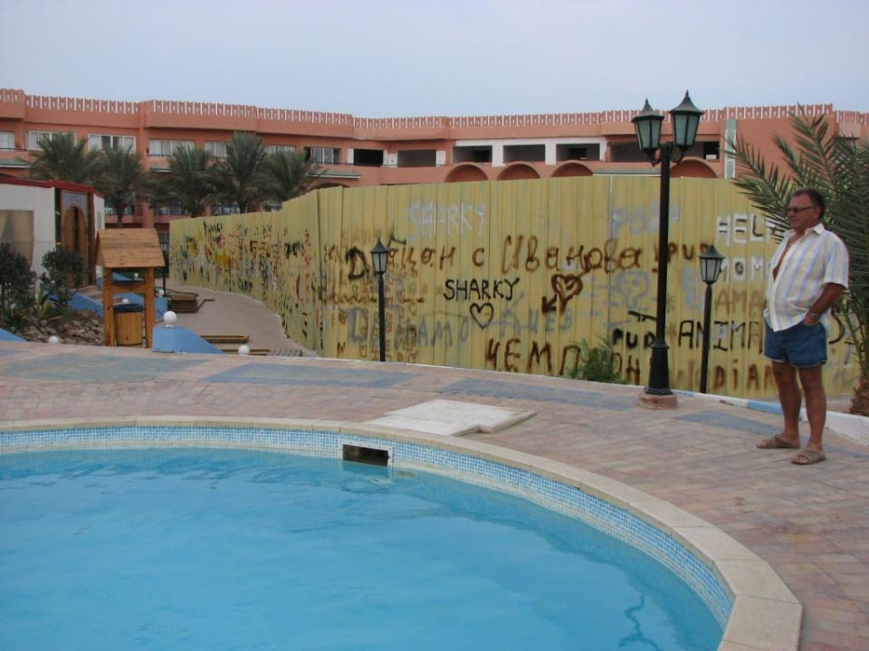 Baustelle des neuen Kinderpools am Aktivpool Pickalbatros Royal Moderna Resort-Sharm El Sheikh