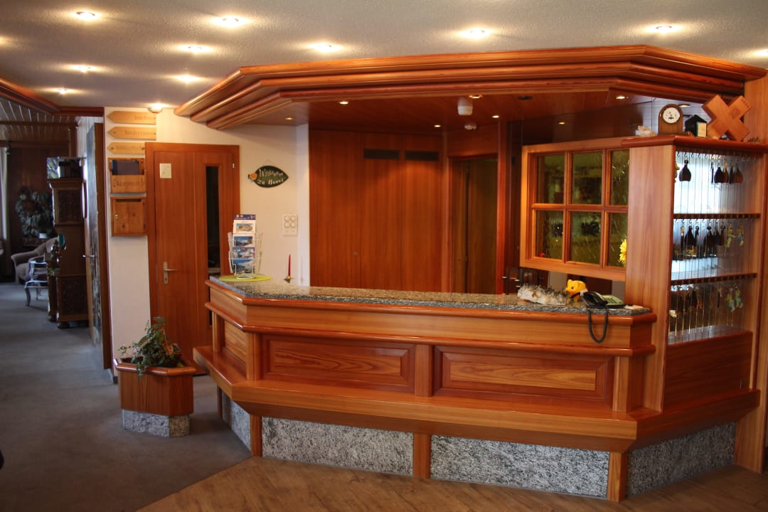 Rezeption Swiss Family Hotel Alphubel Saas-Fee