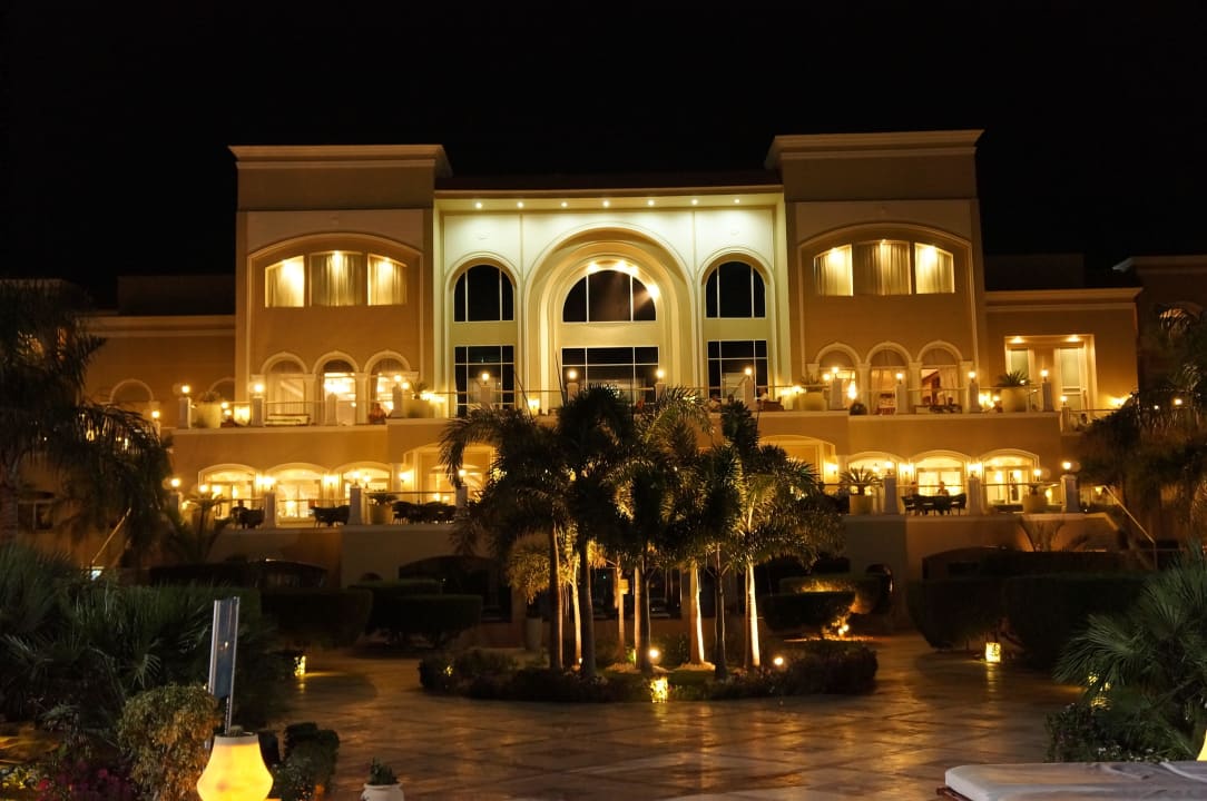 Hotel bei Nacht Premier Le Reve Hotel & Spa