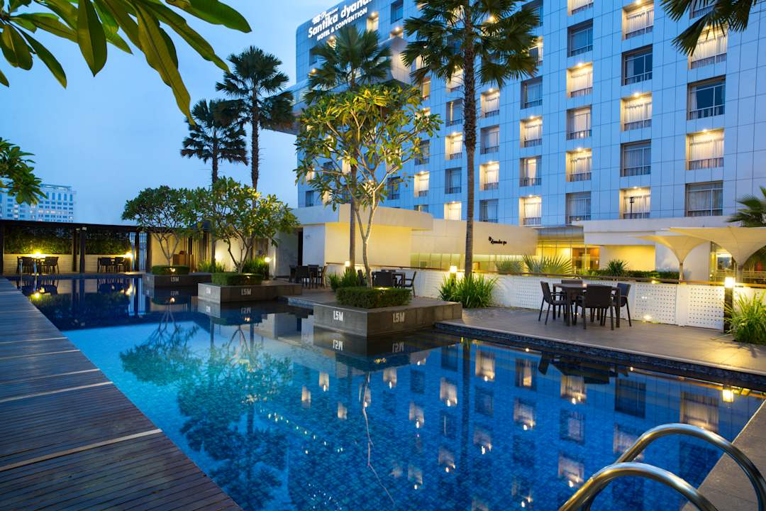Pool Hotel Santika Premiere Dyandra
