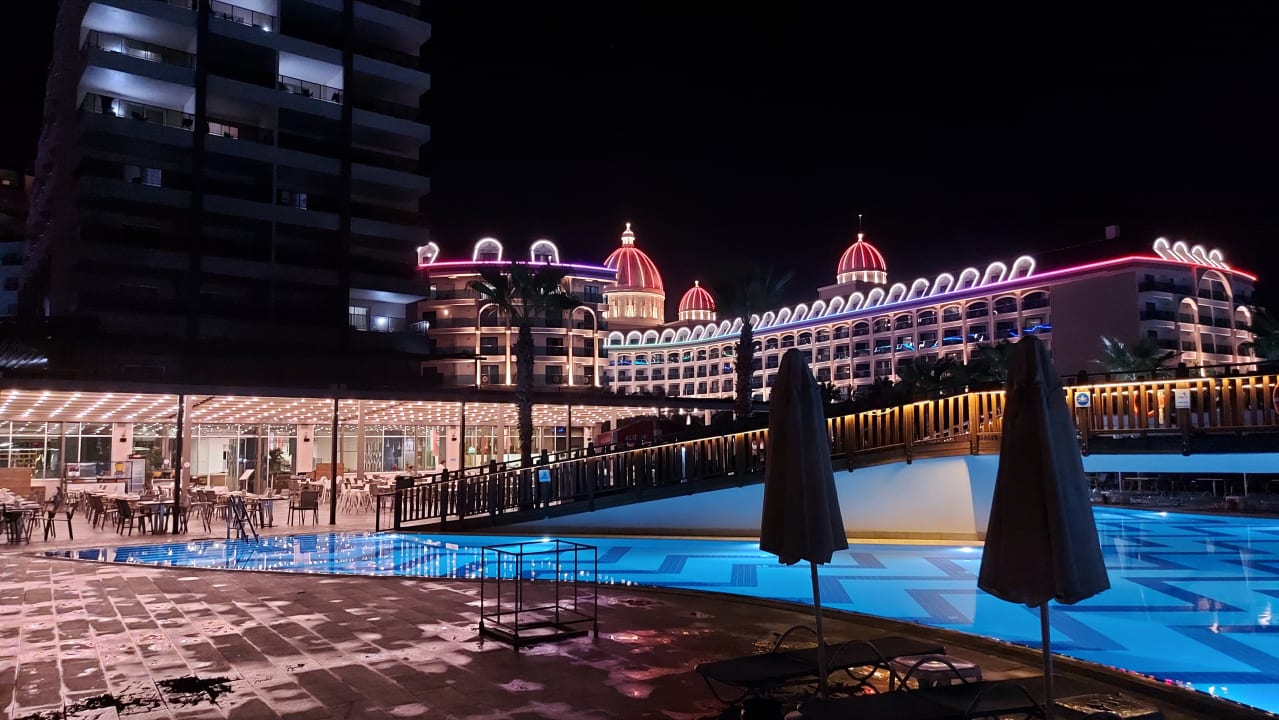 Gastro Saturn Palace Resort Hotel