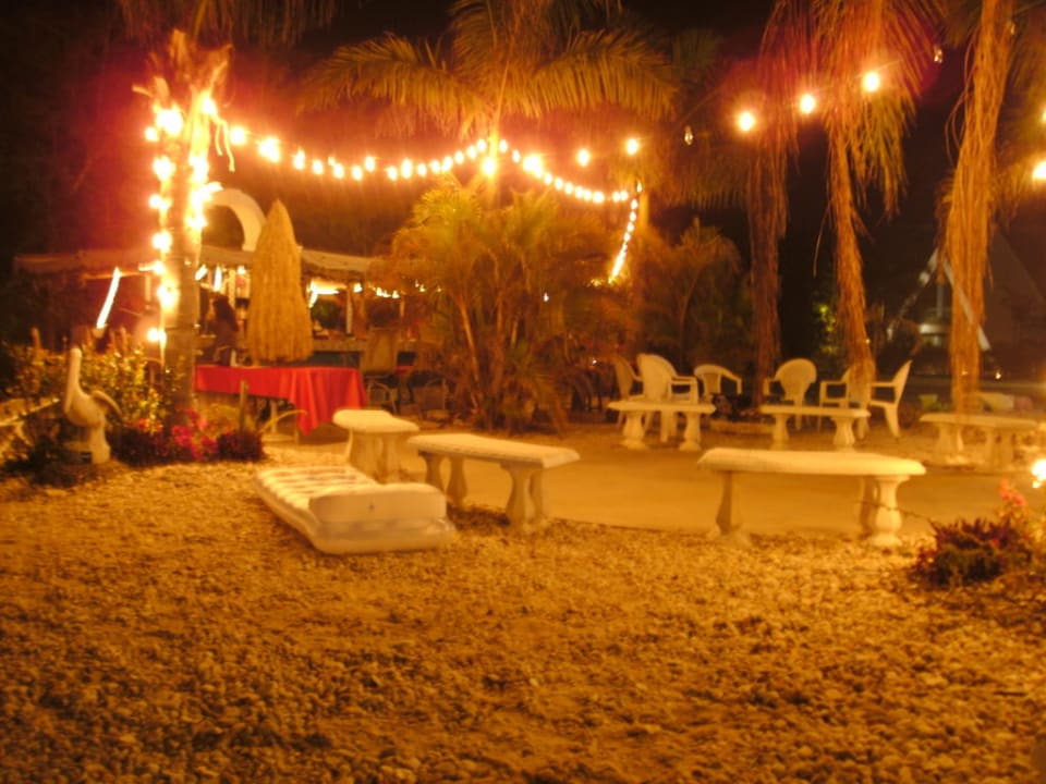 Tiki-Bar Pyramids in Florida