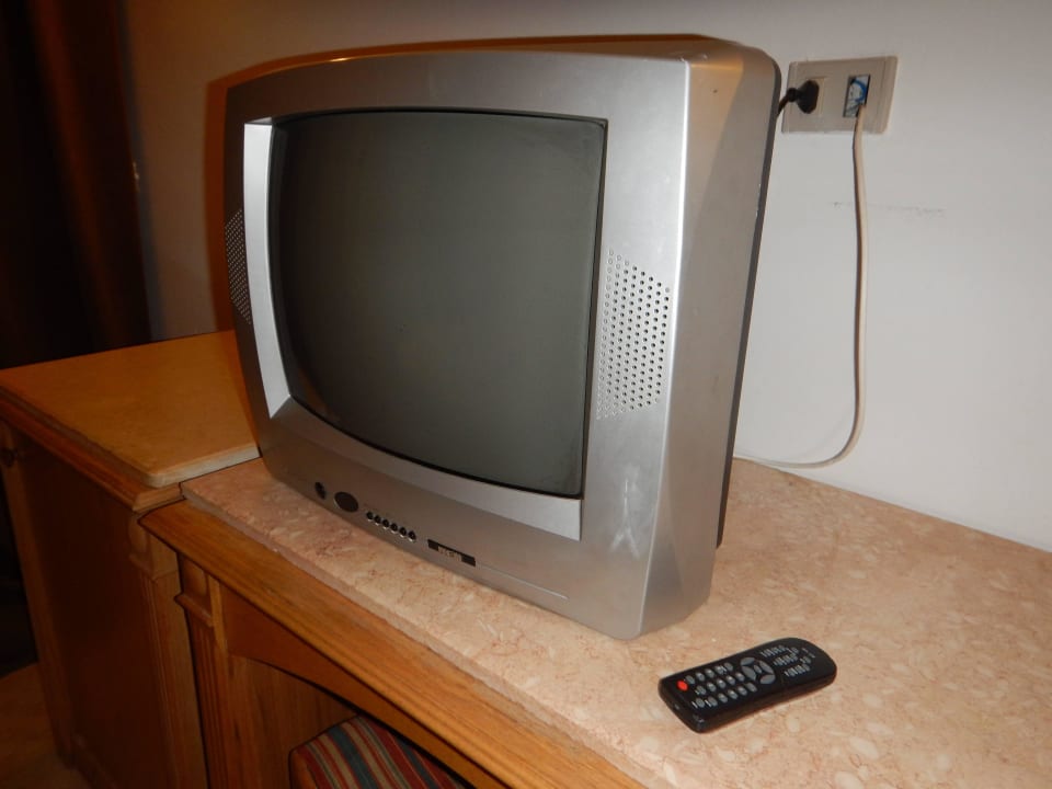 Alter TV mit defekter Fernbedienung Pickalbatros Alf Leila Wa Leila Resort - Neverland Hurghada