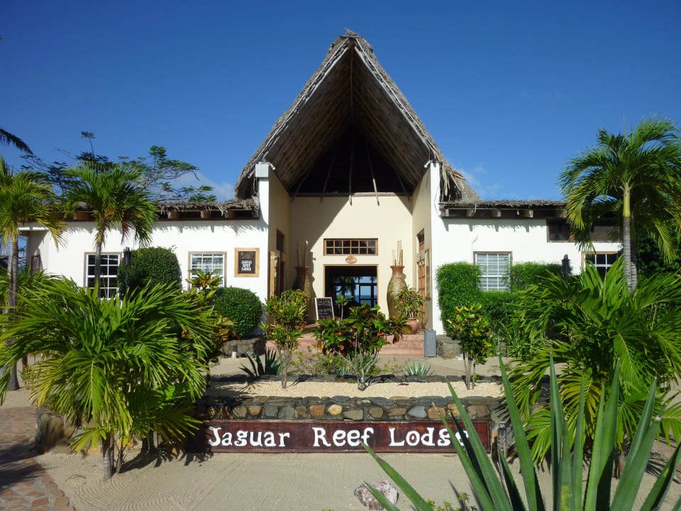 Eingang Hotel Jaguar Reef Lodge