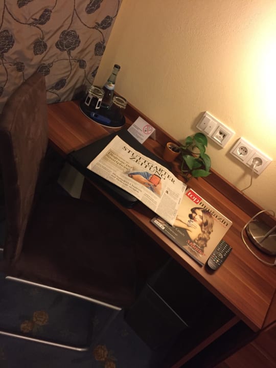 Zimmer mit Tageszeitung Hotel Gasthof Gaum