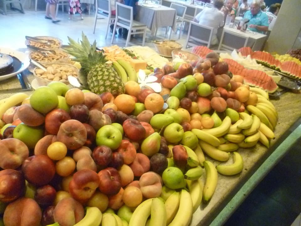 Teil des Dessertbuffets Hotel Beach Club Font de Sa Cala