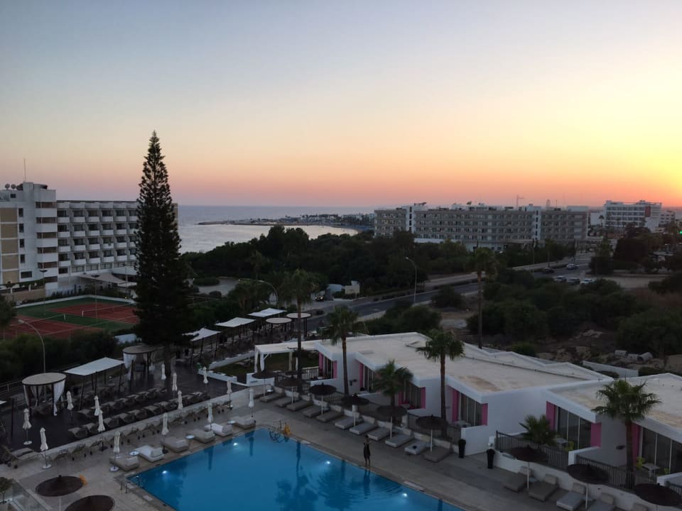 Ausblick Napa Mermaid Hotel & Suites