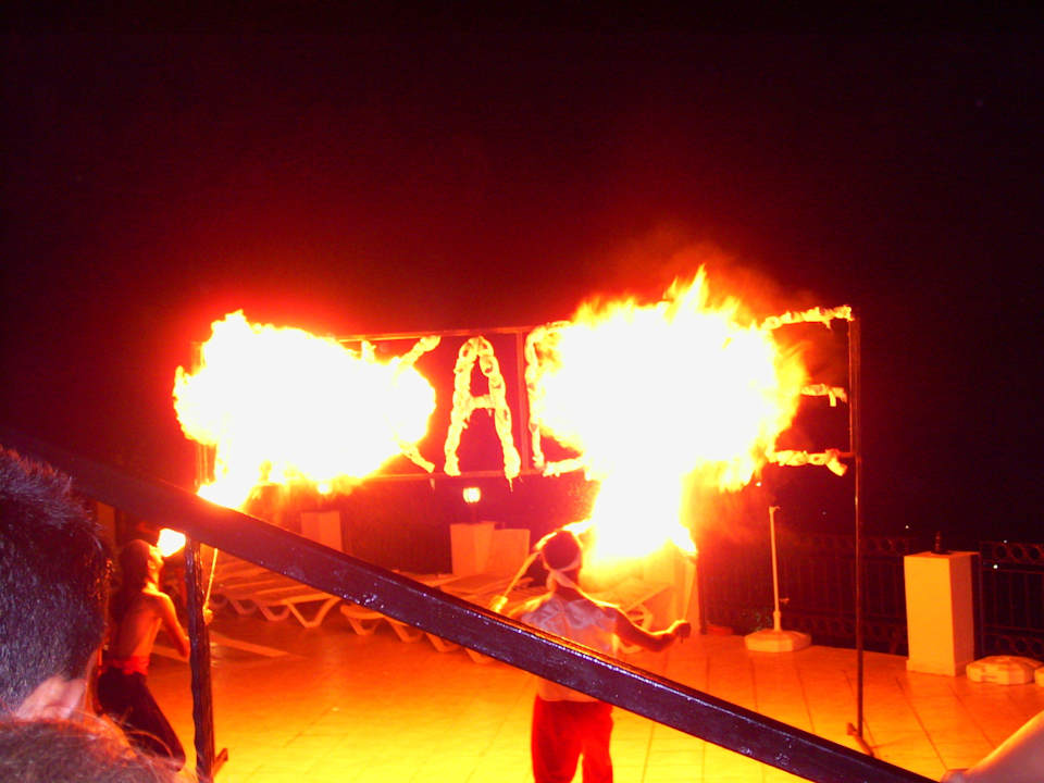 Вечернее шоу Aska Bayview Resort