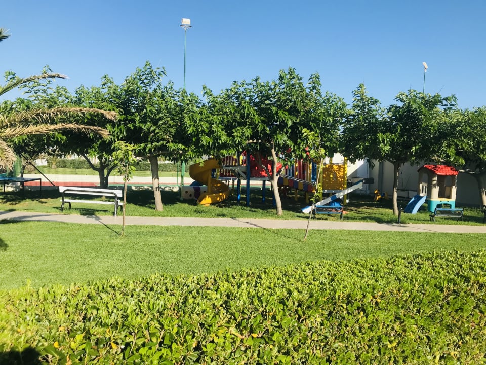 Gartenanlage Vantaris Palace