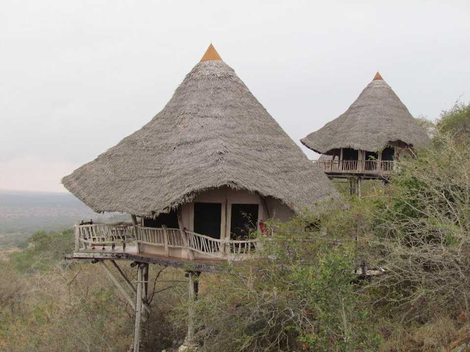 Lions Bluff Lions Bluff Safari Camp