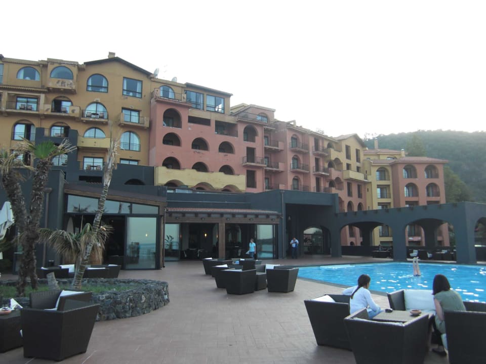 Aussenansicht Poolseite Santa Tecla Palace