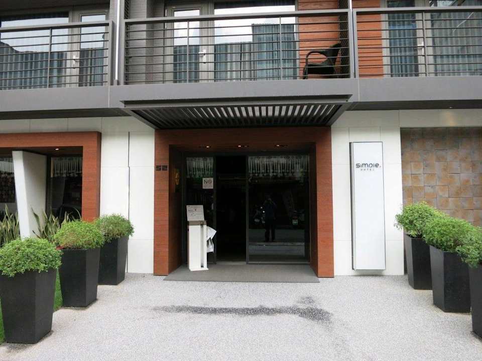 Hoteleingang Simple + Hotel