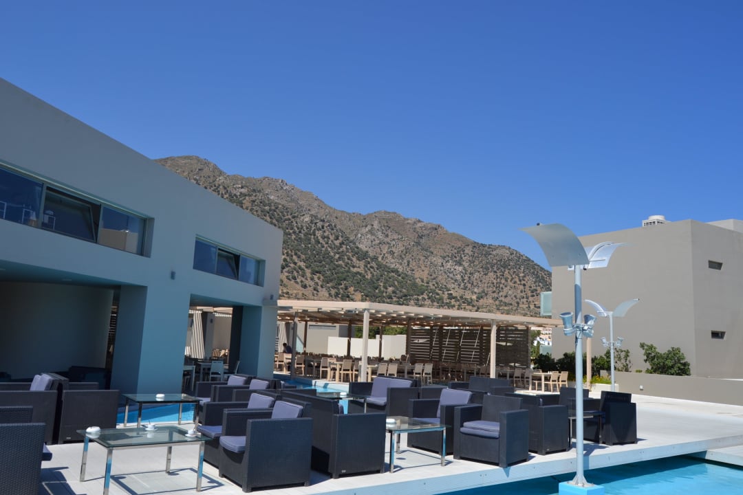 Тут можно покушать и выпить Akti Palace Resort & Spa