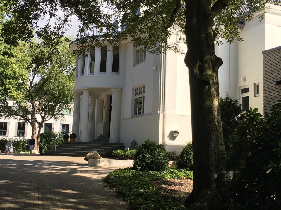 Blick auf Villa Haus Rissen Gaestehaus
