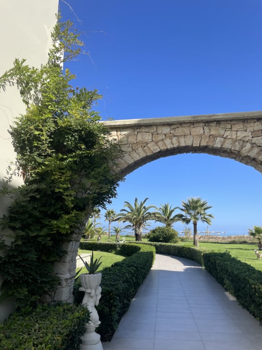 Gartenanlage Vantaris Palace