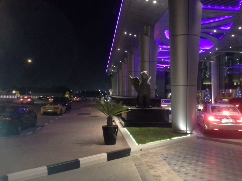 Hotel Haupteingang JW Marriott Marquis Hotel Dubai