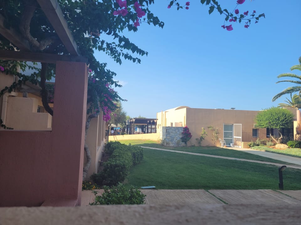 Gartenanlage Anissa Beach & Village