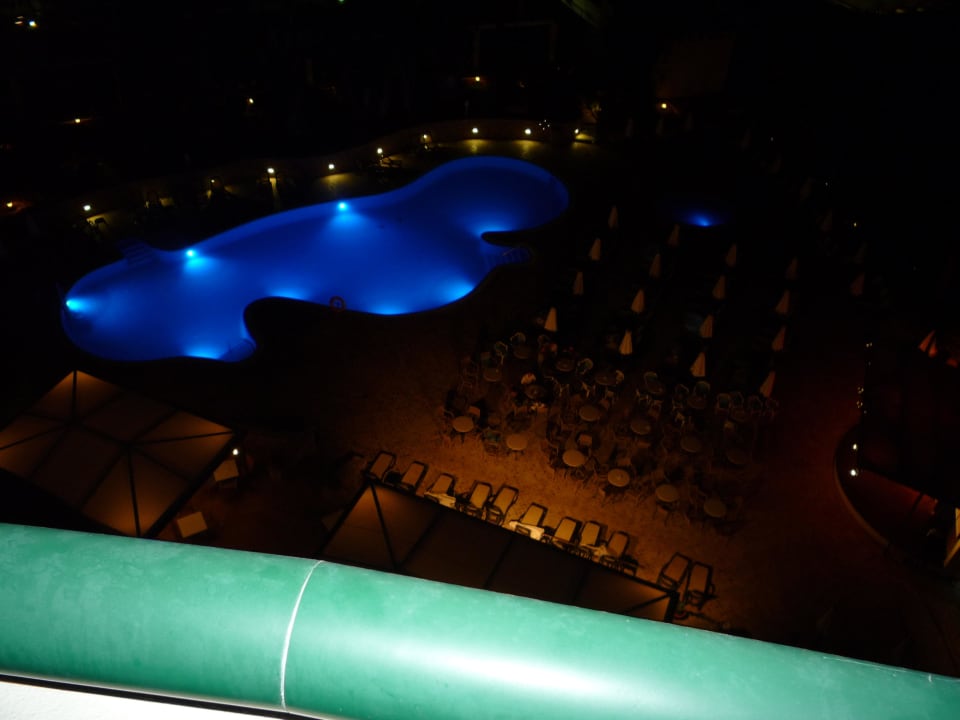 Poolanlage bei Nacht Welikehotel Marfil Playa