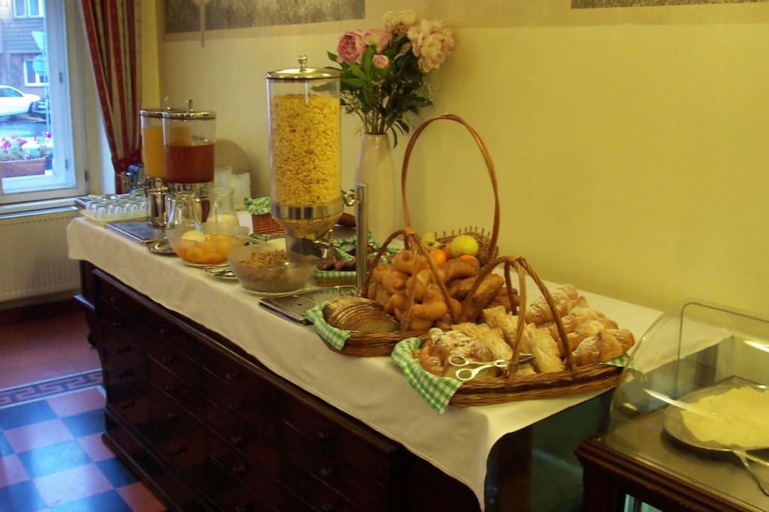 Frühstücksraum und Büffet Hotel Tivoli