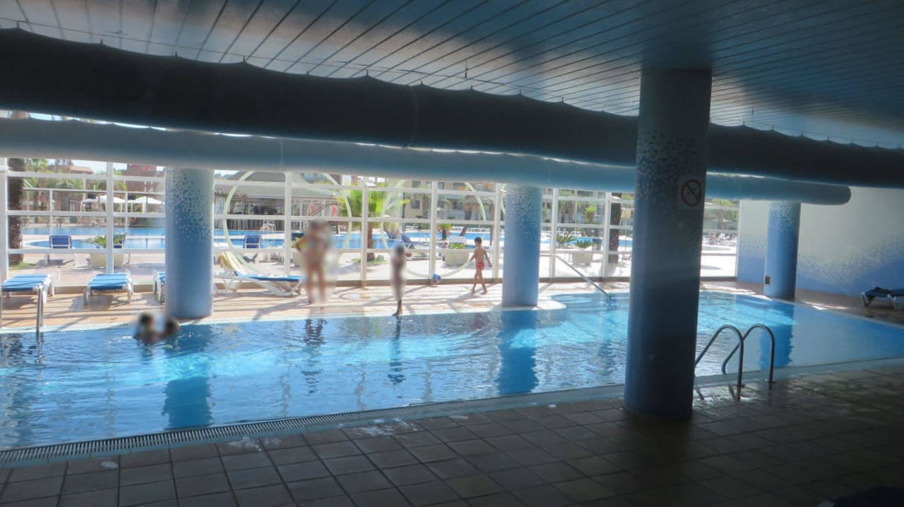 Der (beheizte) Innenpool Costa Encantada Resort & Suites