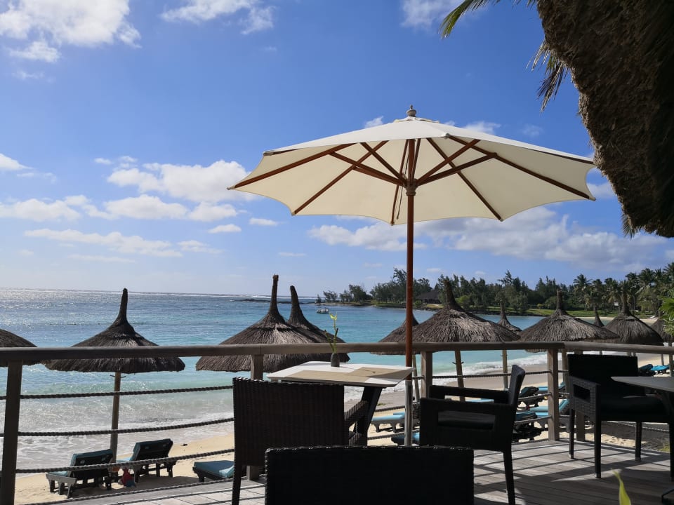 Aussicht von der Terrasse des Hauptrestaurants am Morgen Constance Belle Mare Plage